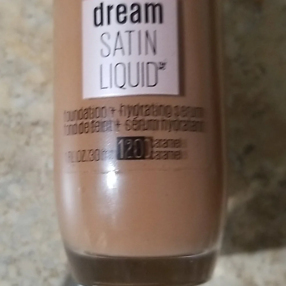 4/25 bundle item. Maybelline Liquid Foundation in Caramel